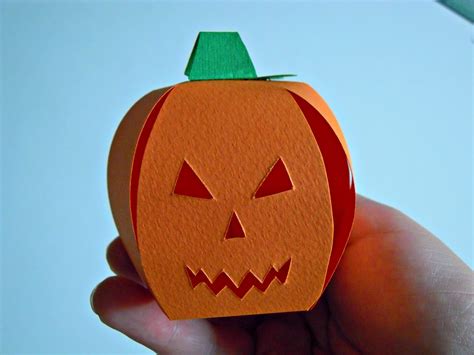 Vidéos De Comment Faire Une Citrouille D'halloween En Papier Fabriquer une citrouille en papier pour décorer la maison pour